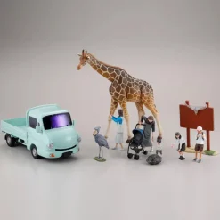 Kaiyodo ARTPLA Tourist and Giraffe Set Unpainted Unassembled Model Kit JAPAN