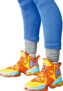 MAFEX No.197 LeBron James SPACE JAM: A NEW LEGACY Ver. Action Figure ZA-527